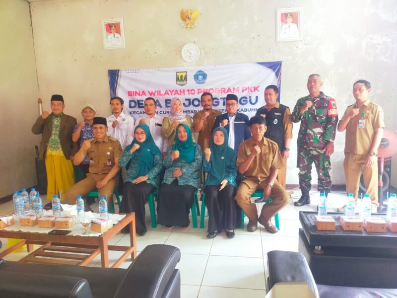 Babinsa Koramil 2211/Sagaranten Desa Nagrak Jaya Hadiri Kunjungan Ketua TP PKK Kabupaten Sukabumi di Kecamatan Curugkembar 2