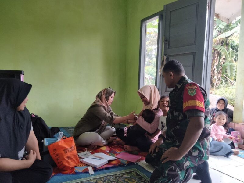 Babinsa Koramil 2208/Nyalindung Hadiri Kegiatan Pendampingan Posyandu di Desa Cisitu 11