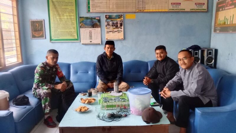 Babinsa Koramil 2205/Kalapanunggal Laksanakan Komsos Bersama Kepala Sekolah SDN Pamungguan 1 Babinsa Koramil 2205/Kalapanunggal Laksanakan Komsos Bersama Kepala Sekolah SDN Pamungguan