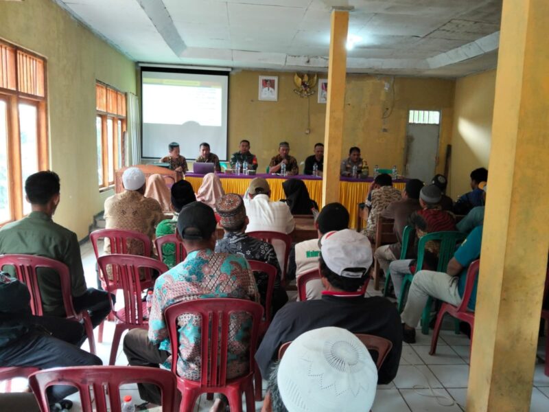 Danpos Ramil 13 Waluran Koramil 2214/Surade Hadiri Pembentukan Panitia Pemilihan PAW Kepala Desa Mekarmukti 7