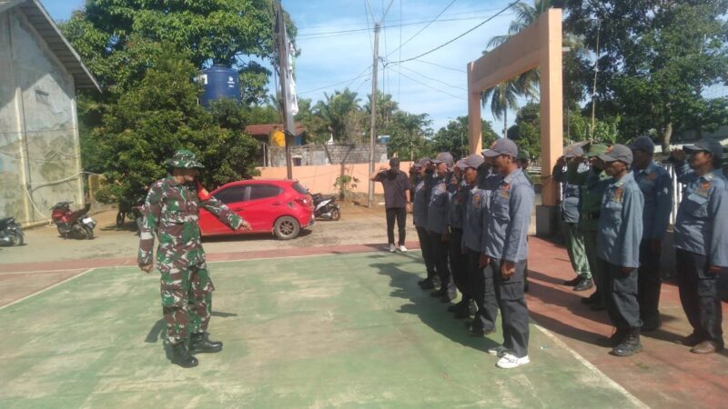 Babinsa Koramil 2215/Ciemas Berikan Bimbingan Teknis dan Pelatihan Baris Berbaris kepada Linmas Desa Sidamulya 10