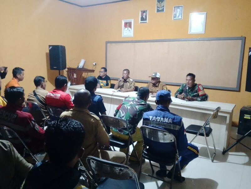 SERTU HENDRA GUNAWAN BATUUD KORAMIL 2201/CISOLOK HADIRI RAPAT PENANGGULANGAN BENCANA ALAM DI KECAMATAN CISOLOK 11