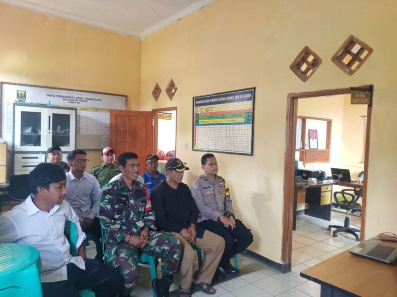 Danramil 2215/Ciemas Ikuti Vicon Rakor Penguatan Pembinaan Penyelenggaraan Pemerintahan Desa di Desa Tamanjaya 8
