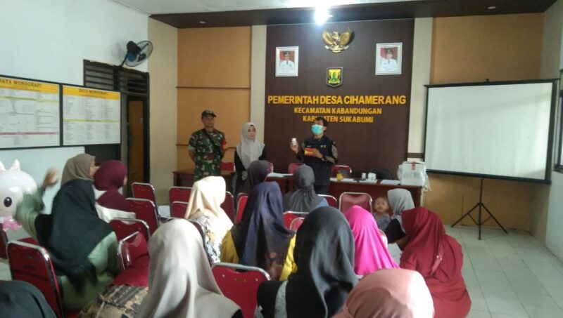 Babinsa Kalapanunggal Dampingi Pemberian Suplemen Bagi Ibu Hamil di Desa Cihamerang 8