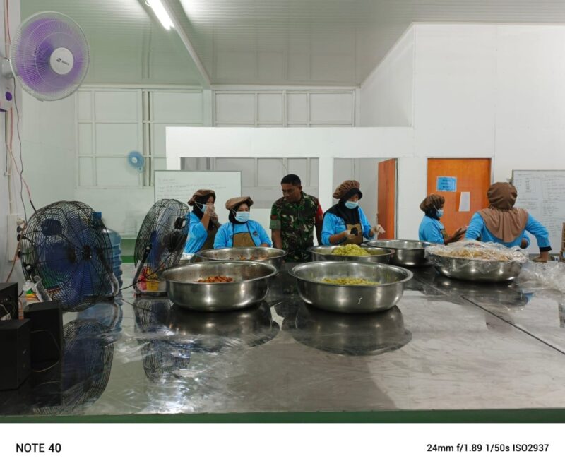 Pendampingan Makan Sehat Gratis oleh Babinsa Koramil 2214/Surade 6