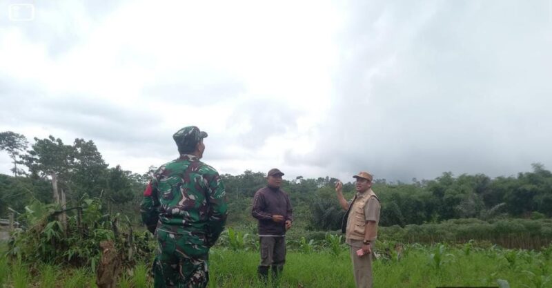 Babinsa Koramil 2210/Pabuaran Laksanakan Pengecekan Lokasi Koperasi Merah Putih di Desa Sukajaya 2