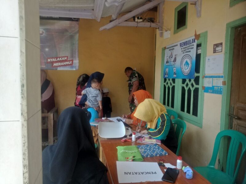 Babinsa Koramil 2204/Cikidang Dampingi Kegiatan Posyandu Kenanga di Desa Cikarae Thoyibah 8