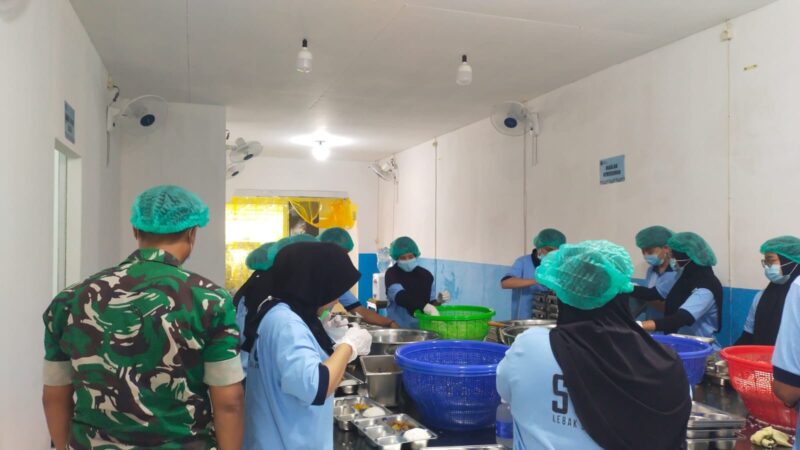 Babinsa Koramil 2206/Parakansalak Laksanakan Pengecekan Dapur SPPG di Desa Parakansalak 1 Babinsa Koramil 2206/Parakansalak Laksanakan Pengecekan Dapur SPPG di Desa Parakansalak