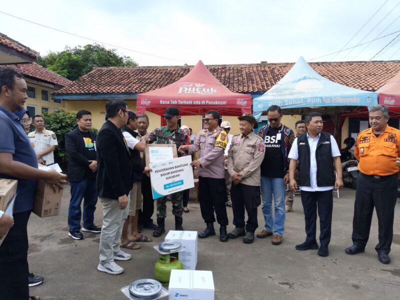 Danramil 2201/Cisolok Hadiri Serah Terima Bantuan BSI untuk Korban Bencana Alam di Kecamatan Cisolok 1