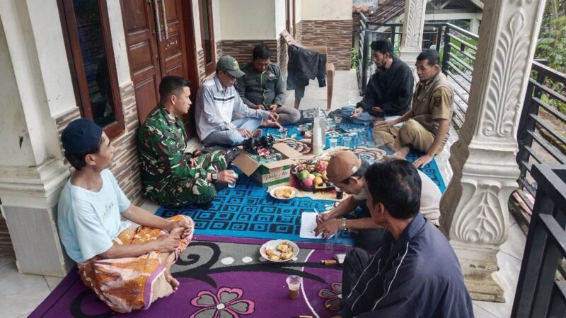 Babinsa Koramil 2208/Nyalindung Jalin Komsos dengan Tokoh Masyarakat Desa Neglasari 2