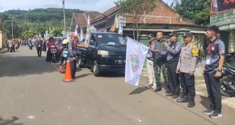 Danramil 2209/Lengkong Buka Kegiatan Pawai HUT PGRI ke-80 Tingkat Kec. Lengkong 6