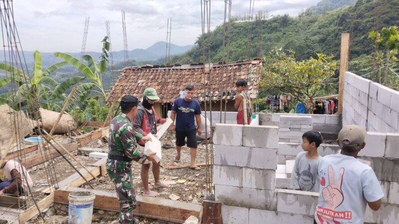Babinsa Koramil 2208/Nyalindung Laksanakan Giat Bakti Pembangunan Rutilahu di Desa Neglasari 6