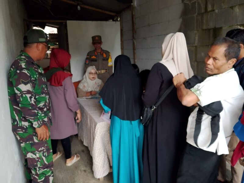 Babinsa Koramil 2205/Kalapanunggal Dampingi Penyaluran BLTS di Kantor Pos Kecamatan Kalapanunggal 1 Babinsa Koramil 2205/Kalapanunggal Dampingi Penyaluran BLTS di Kantor Pos Kecamatan Kalapanunggal
