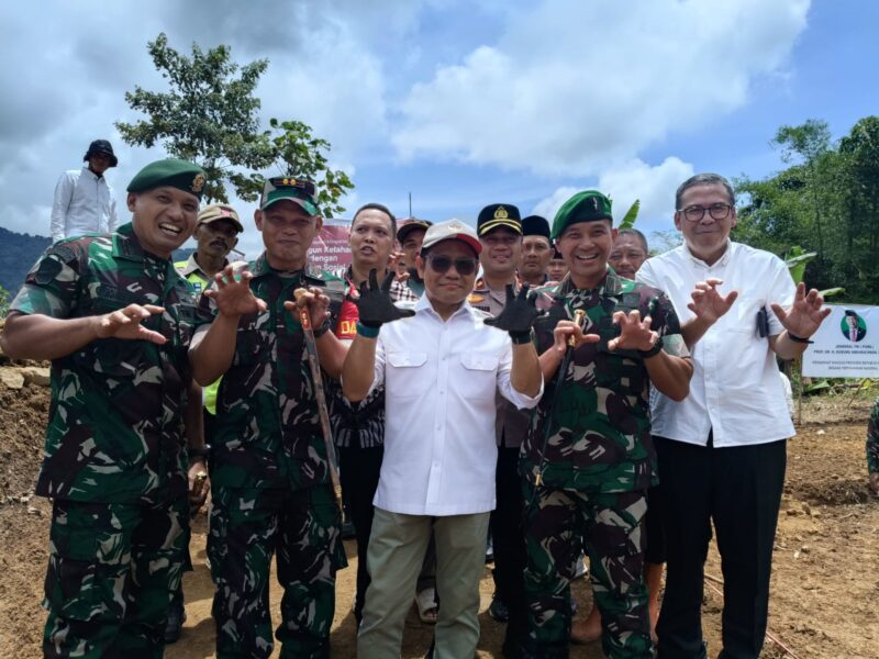 Penyambutan Kunker Menko Pemberdayaan di Desa Sukarame
