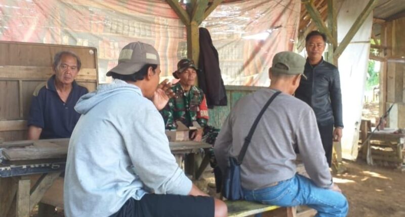 Babinsa Koramil 2209/Lengkong Giat Komsos 11