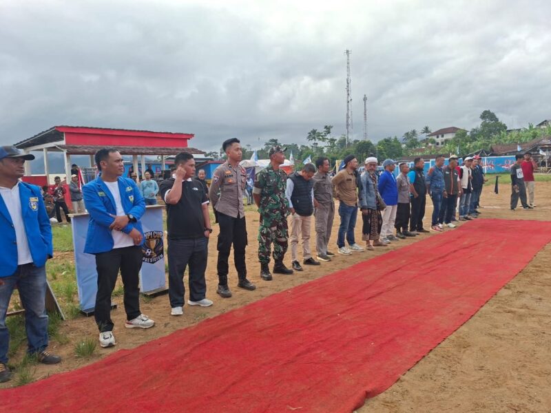Babinsa Koramil 2205/Kalapanunggal Giat Pengamanan Event Sepak Bola. 2