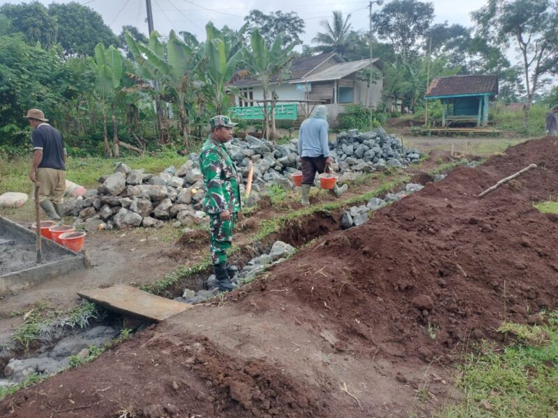 BATI TUUD Koramil 2209/Lengkong Tinjau Progres Pembangunan KDKMP di Desa Cilangkap