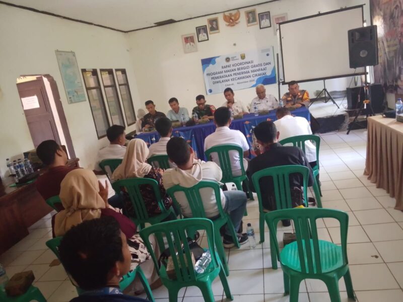 Danramil 2201/Cisolok Hadiri Rapat Sosialisasi MBG  Desa Cikakak 4