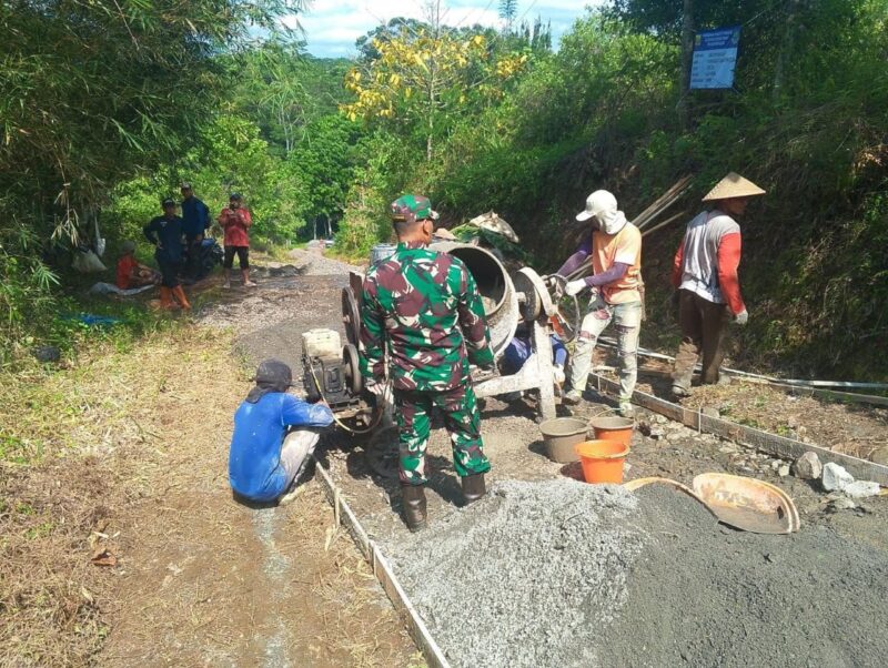 Babinsa Koramil 2207/Jampangtengah Laksanakan Karbak Rambat Beton Desa Bantarpanjang 1
