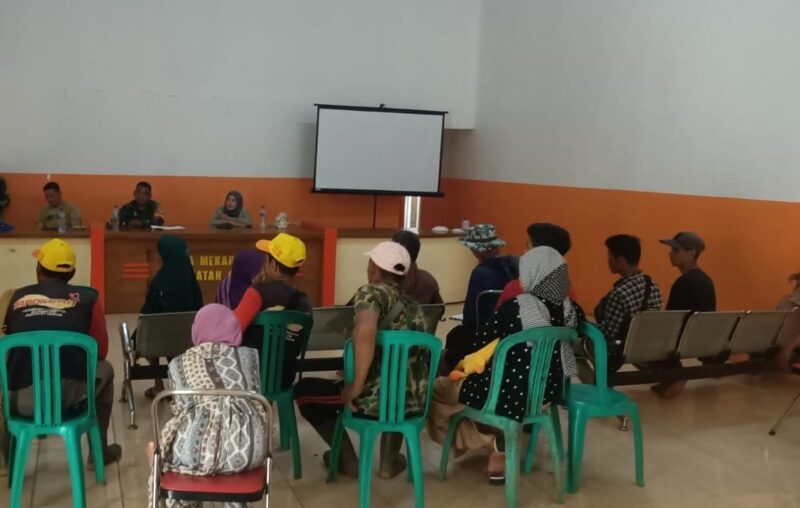 Babinsa Koramil 2215/Ciemas Sosialisasikan Pembangunan Koperasi Desa 2