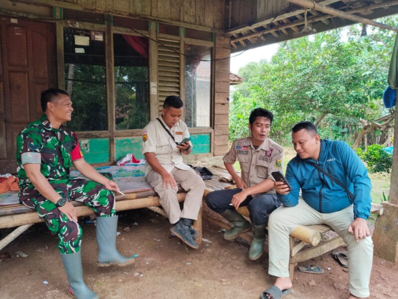 Babinsa Koramil 2214/Surade Laksanakan Komsos Bersama Tomas dan Toda 4