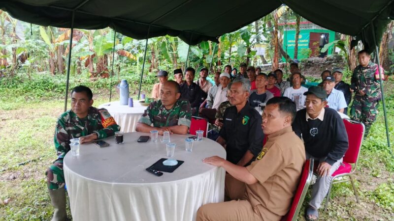 Kasdim 0622/Kab. Sukabumi Bersama Staf Ikuti Vicon Peringatan Hari Juang TNI AD ke-80 di Desa Hegarmanah 6