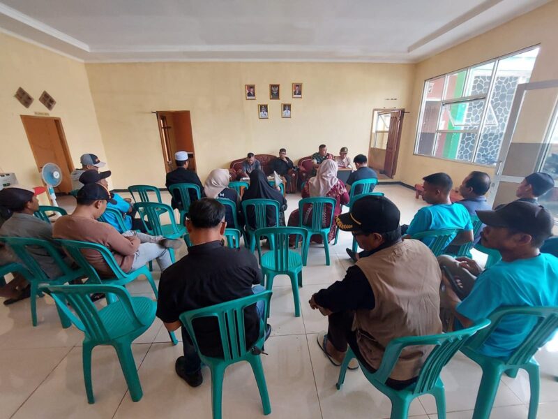 Babinsa Koramil 2215/Ciemas Hadiri Rapat Persiapan Nataru 2026 di Desa Tamanjaya