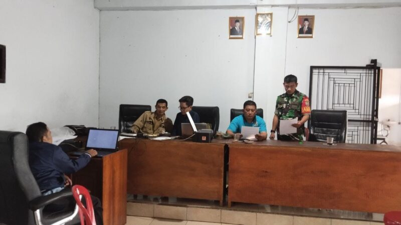 Babinsa Koramil 2208/Nyalindung Hadiri Rapat Mingguan Aparatur Desa Buniwangi