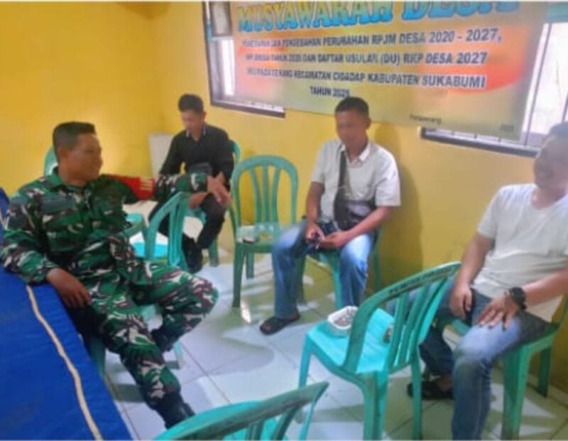 Babinsa Desa Cidadap Koramil 2211/Sagaranten Laksanakan Komsos Bersama Masyarakat 8