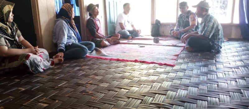 Babinsa Koramil 2213/Jampangkulon Bersama Pemdes Laksanakan Bakti Sosial di Desa Sukamanah 11