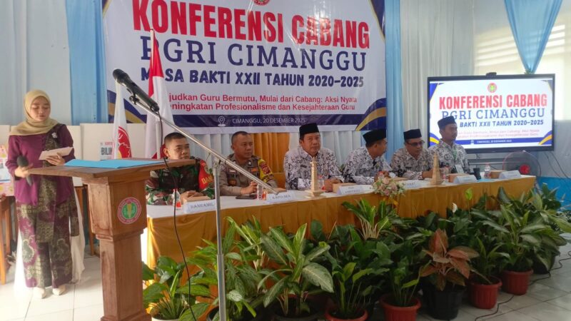 Babinsa Koramil 2213/Jampangkulon Hadiri Kegiatan Konferensi Cabang PGRI Kecamatan Cimanggu 1