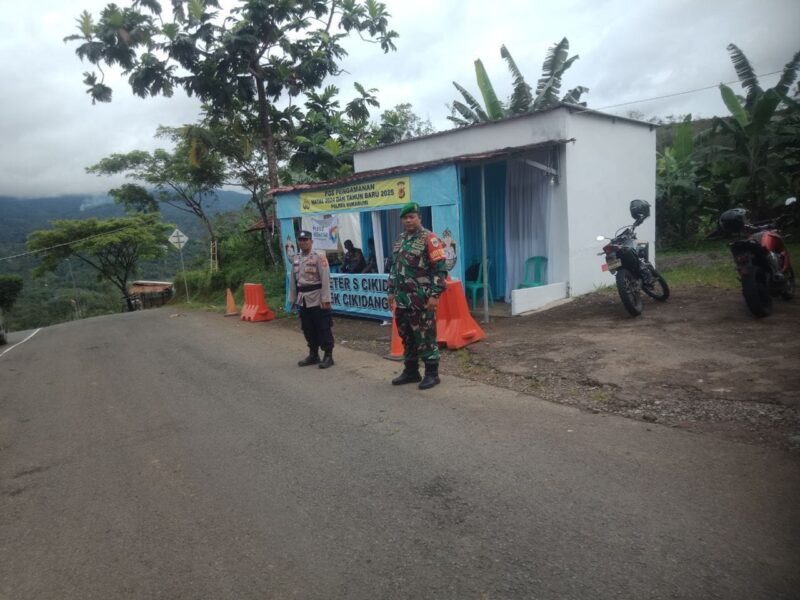 Babinsa Laksanakan Pengamanan Nataru di Pos Pam Gatur Letter S 10