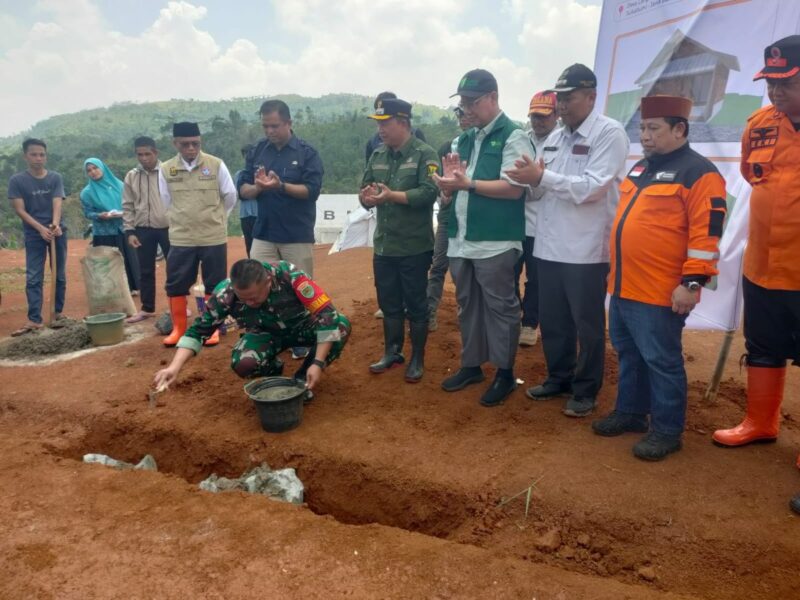 Danramil 2209/Lengkong Hadiri Peletakan Batu Pertama Pembangunan Huntara bagi Penyintas Bencana
