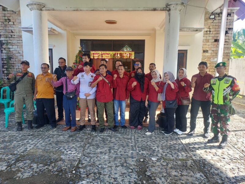 Babinsa Koramil 2205/Kalapanunggal Laksanakan Pengamanan Perayaan Natal 11