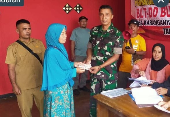 Babinsa Koramil 2213/Jampangkulon Dampingi Penyaluran BLT DD Desa Karang Anyar 1 Babinsa Koramil 2213/Jampangkulon Dampingi Penyaluran BLT DD Desa Karang Anyar