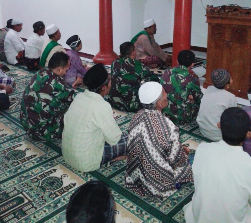 Anggota Koramil 2212/Tegalbuleud Laksanakan Doa Bersama Sambut Tahun Baru 2026 dan Doa Untuk Korban Bencana Alam di Sumatra 1 Anggota Koramil 2212/Tegalbuleud Laksanakan Doa Bersama Sambut Tahun Baru 2026 dan Doa Untuk Korban Bencana Alam di Sumatra