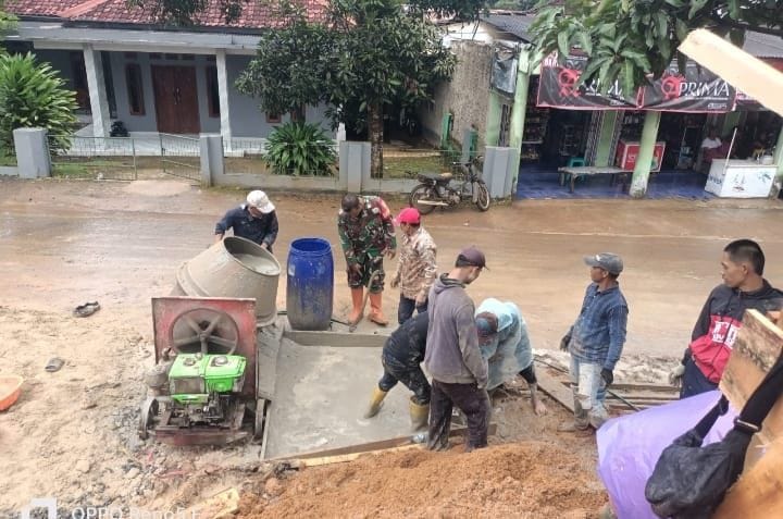 Babinsa laksanakan Karya Bakti Bersama Masyarakat 4