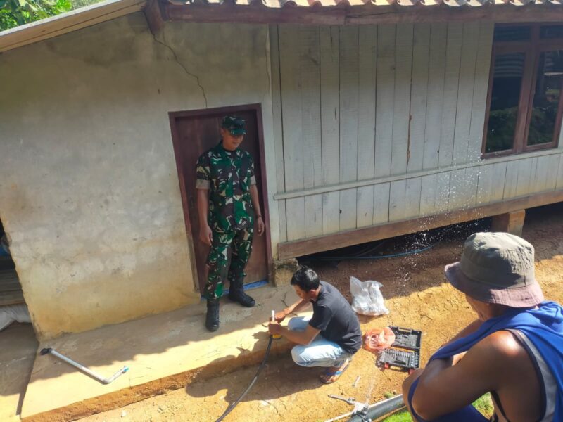 Babinsa Laksanakan Bakti Bersama Warga Desa Karanganyar