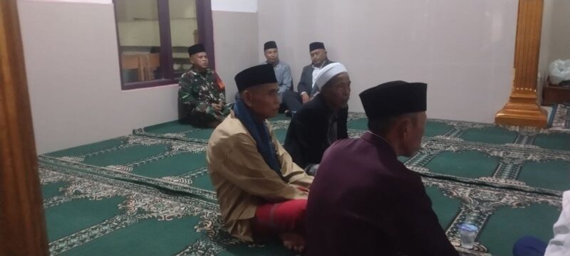 Babinsa Hadiri Peringatan Isra Mi’raj di Desa Cijurey 5