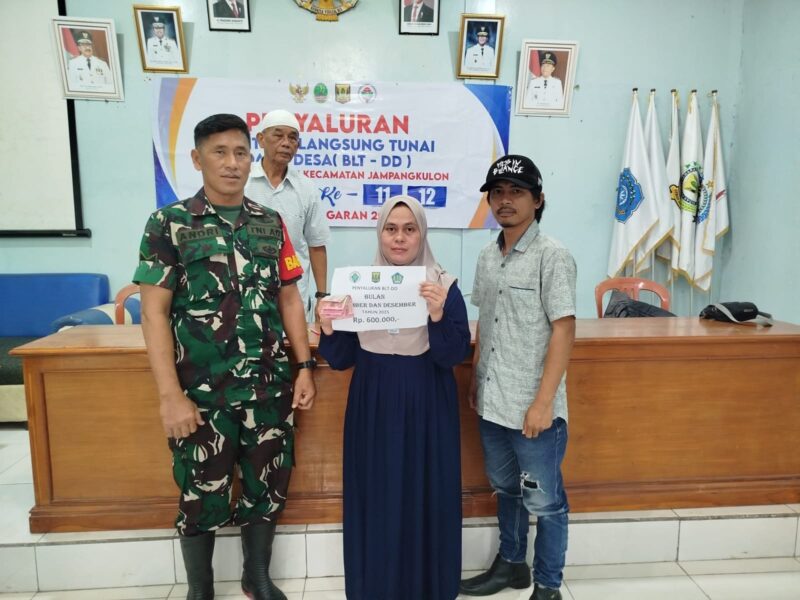 Babinsa Dampingi Penyaluran BLT Dana Desa 10