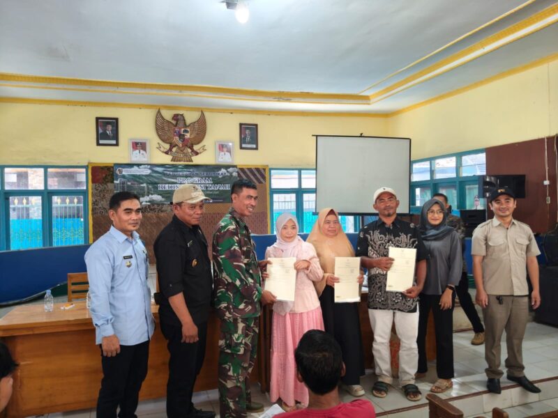 Danramil 2215/Ciemas Hadiri Penyerahan Sertifikat Redistribusi Tanah di Desa Ciwaru 8