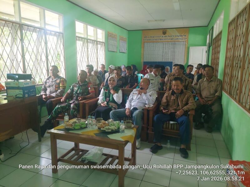 Anggota Koramil 2213/Jampangkulon Hadiri Vicon Panen Raya dan Pengumuman Swasembada Pangan 1