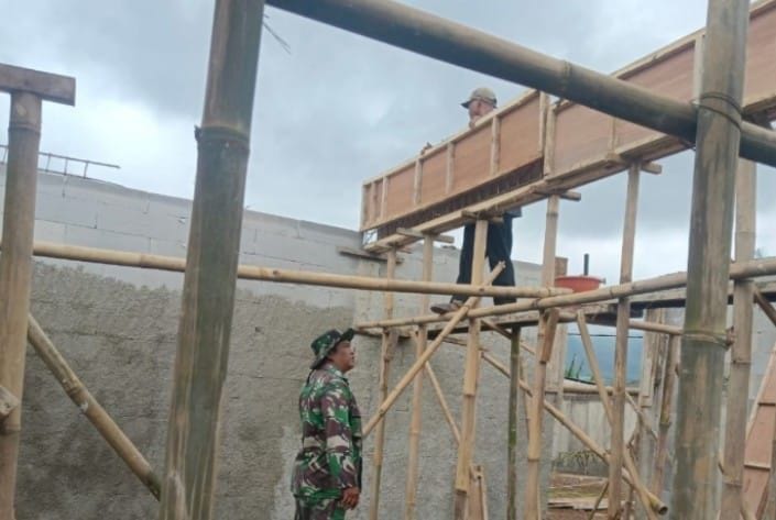 Babinsa Koramil 2206/Parakansalak Dampingi Pembangunan KDKMP di Desa Sukakersa 2