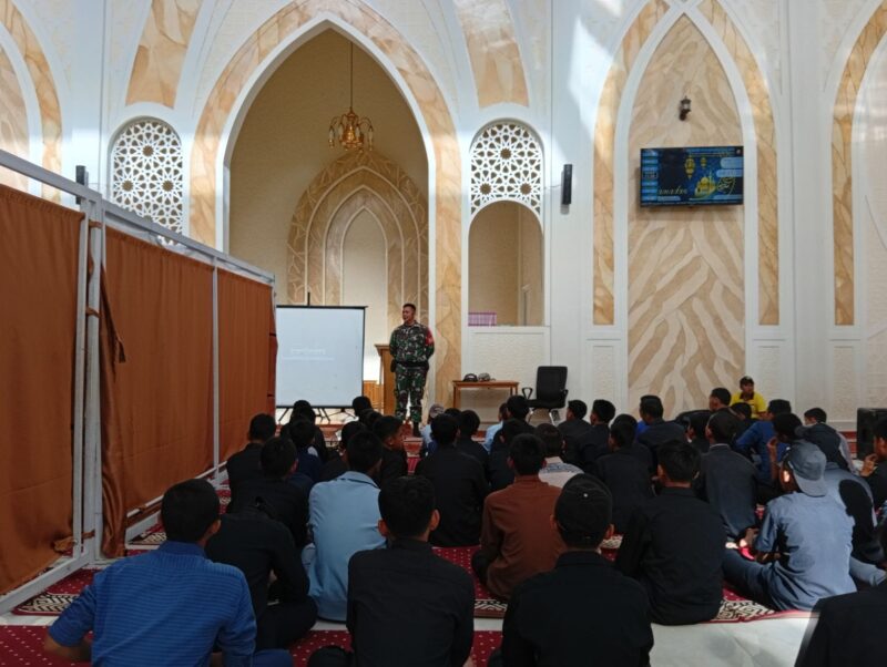 Babinsa Koramil 2208/Nyalindung Berikan Pembinaan Wawasan Kebangsaan kepada Santri 1