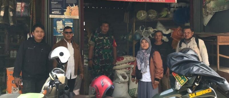 Babinsa Koramil 2204/Cikidang Awasi Distribusi Pupuk Subsidi di Kecamatan Cikidang 1 bintahwil Babinsa Koramil 2204/Cikidang Awasi Distribusi Pupuk Subsidi di Kecamatan Cikidang