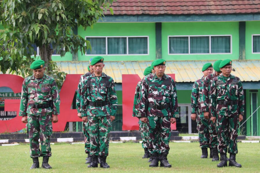Dandim 0622/Kab. Sukabumi Letkol Inf Agung Ariwibowo Pimpin Upacara Bendera 2 Dandim 0622/Kab. Sukabumi Pimpin Upacara Bendera