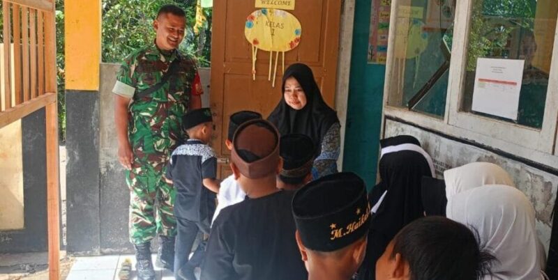 bintahwil Babinsa Koramil 2211/Sagaranten Laksanakan Pendampingan Makanan Bergizi Gratis