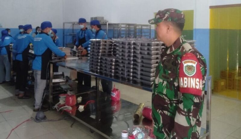 Babinsa Koramil 2214/Surade Laksanakan Pendampingan Program MBG di Desa Sukamukti 1 admin Babinsa Koramil 2214/Surade Laksanakan Pendampingan Program MBG di Desa Sukamukti