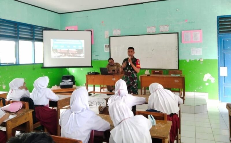 Babinsa Koramil 2209/Lengkong Berikan Pembekalan Wawasan Kebangsaan kepada Siswa SDN Cingenca