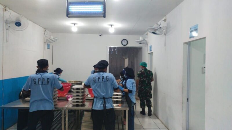 BABINSA KORAMIL 2206/PARAKANSALAK LAKSANAKAN PENGECEKAN DAPUR SPPG